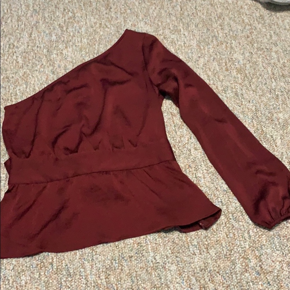 Long sleeve one shoulder shirt